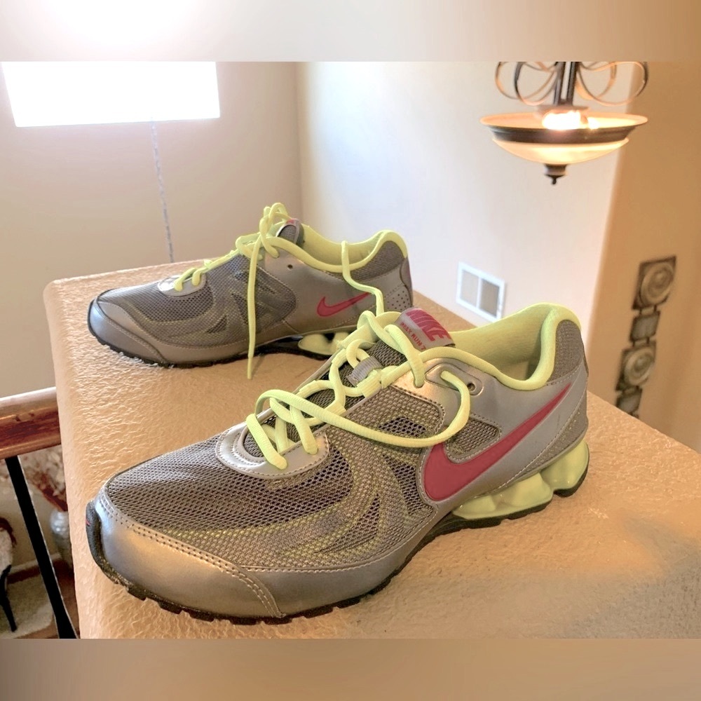 Nike - Picture 4 of 10